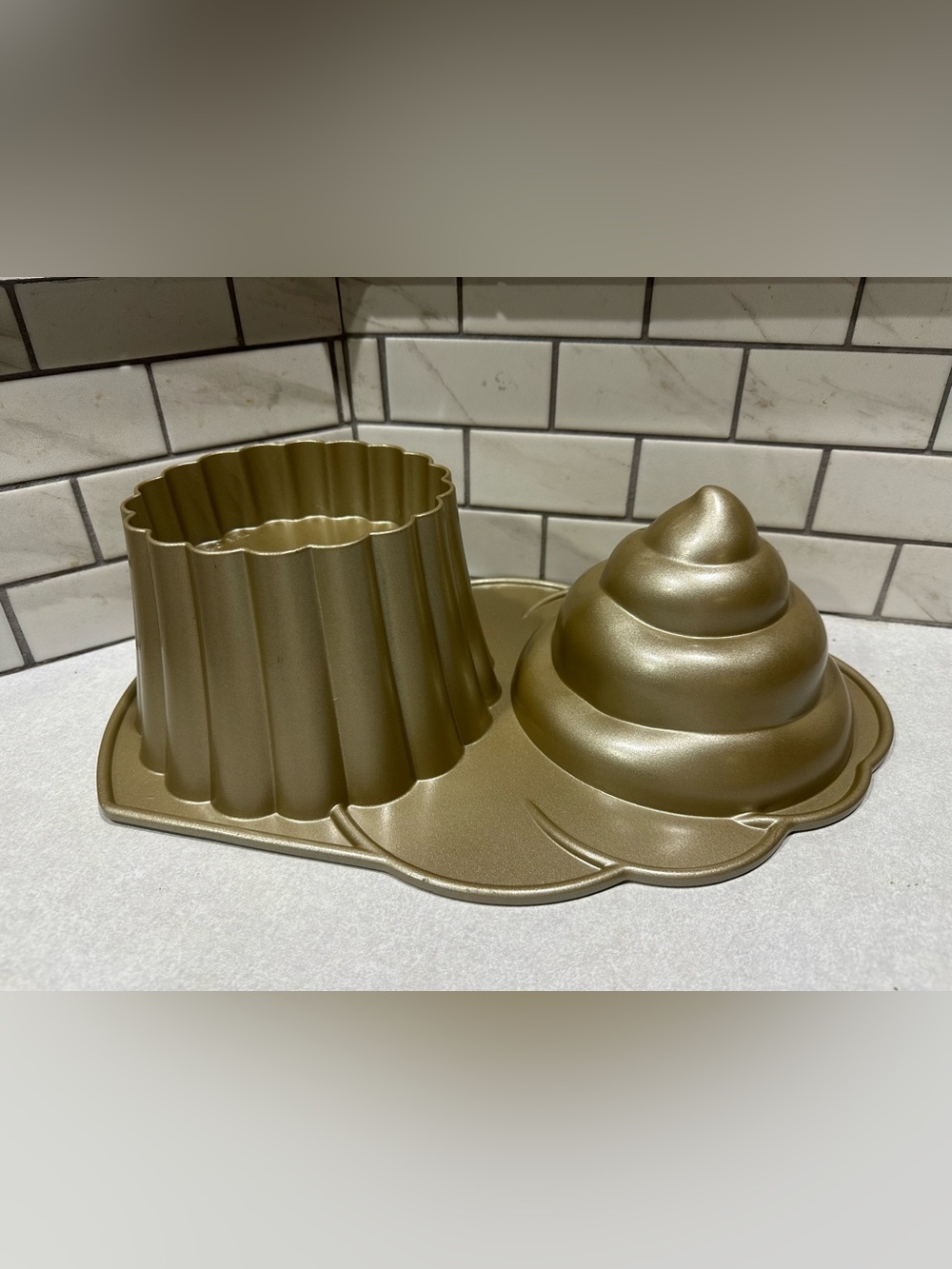 Nordic Ware Heavy Great Cupcake Cake Pan 10 Cup Mold Made in USA